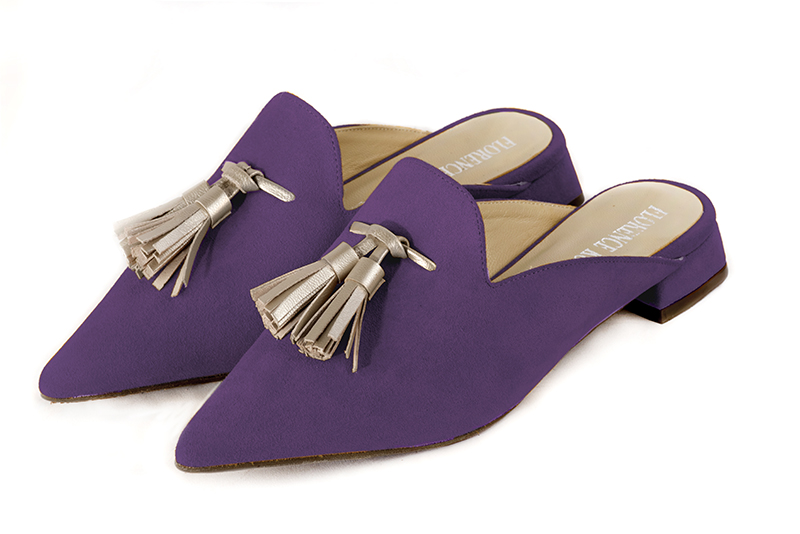 Mule mocassin violet amethyste et or dore. Bout pointu. Talon plat evase